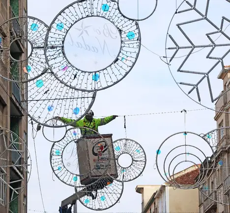 Colocaci&oacute;n luces de Nadal 2025