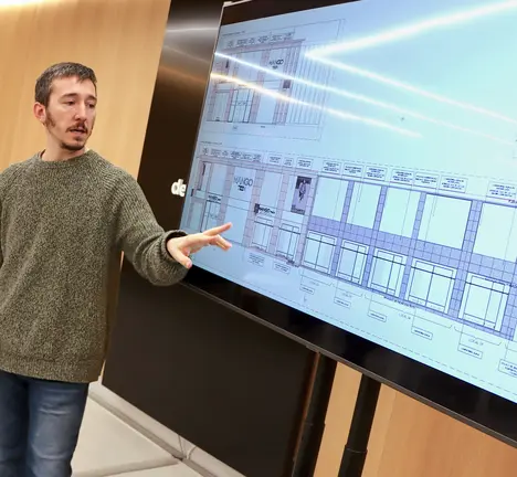 Alberto Oubi&ntilde;a, presentando o proxecto