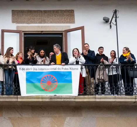 Despregamento da bandeira do Pobo Xitano