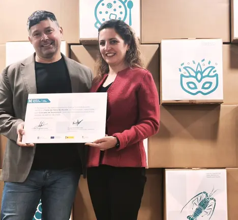 Manu Lourenzo e Sandra Gonzalez, alcaldesa de Tomi&ntilde;o e  presidenta de Galiza Suroeste