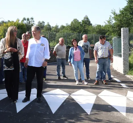 Visita de Lores e M&ordf; Xos&eacute; Abilleira &aacute;s obras de mellora da seguranza viaria na Ermida (Cerponz&oacute;ns)