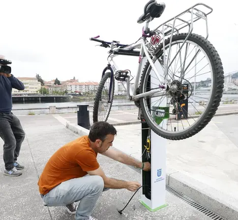 Presentacion estacion de reparaci&oacute;n e inflado bicis da ponte do Burgo