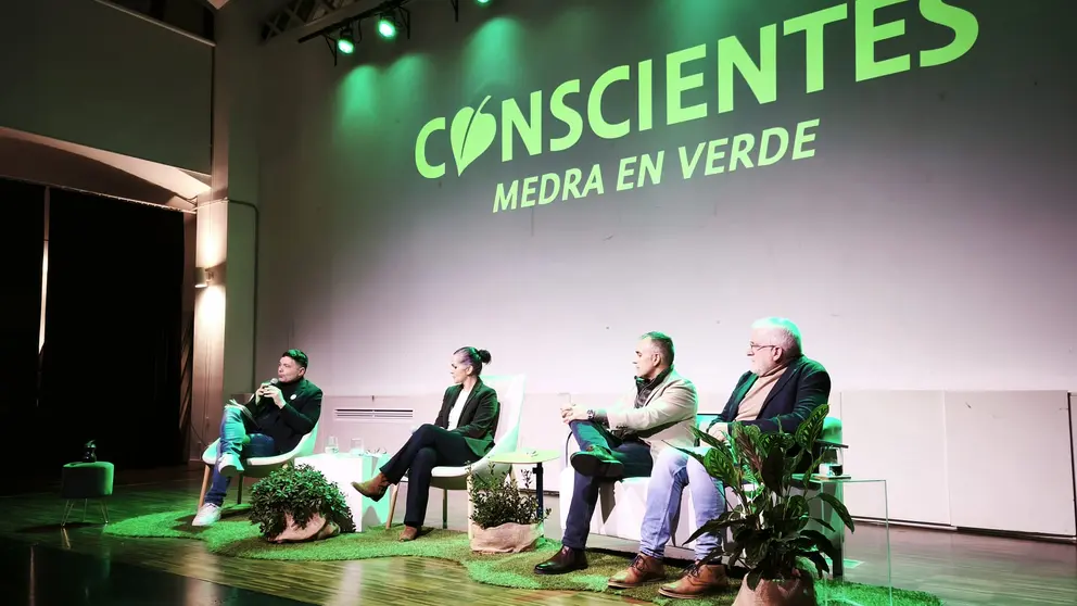 acto de presentaci&oacute;n conscientes no Multiusos de Arcade