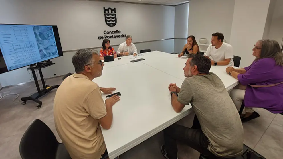 Reuni&oacute;n r&uacute;a do Santo