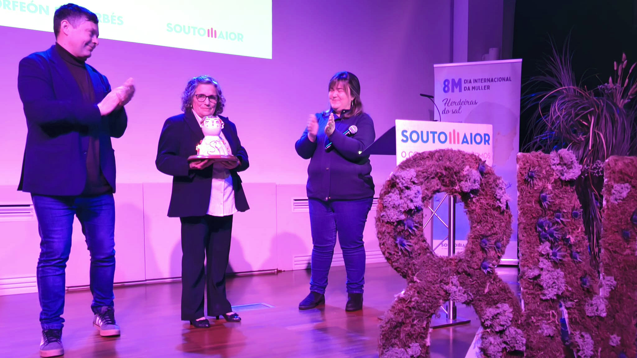 Entrega do premio Maria a das Mil Flores a Estrella Cortegoso